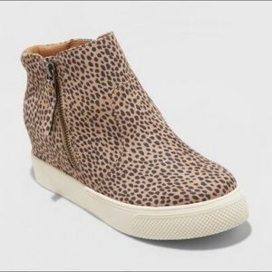Universal threads Cindy Leopard Wedge Shoes